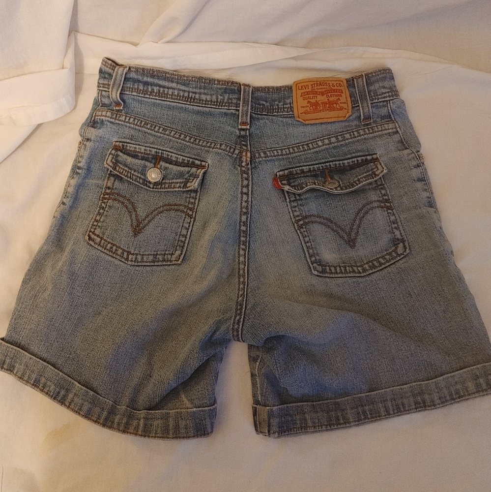 Levi's 550 relaxed fit shorts women's vintage red tab size 6 mom fit distressed